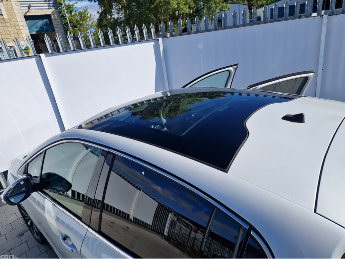 Peugeot 208 Hatchback, Petrol, 2017, White