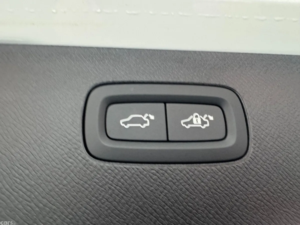 Volvo XC90 SUV, Petrol Plug-in Hybrid, 2023, White