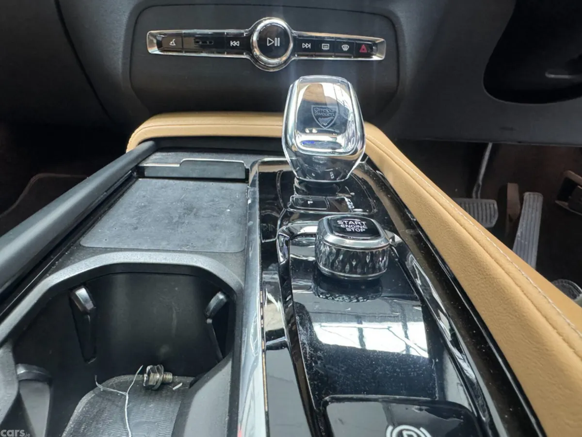 Volvo XC90 SUV, Petrol Hybrid, 2023, White