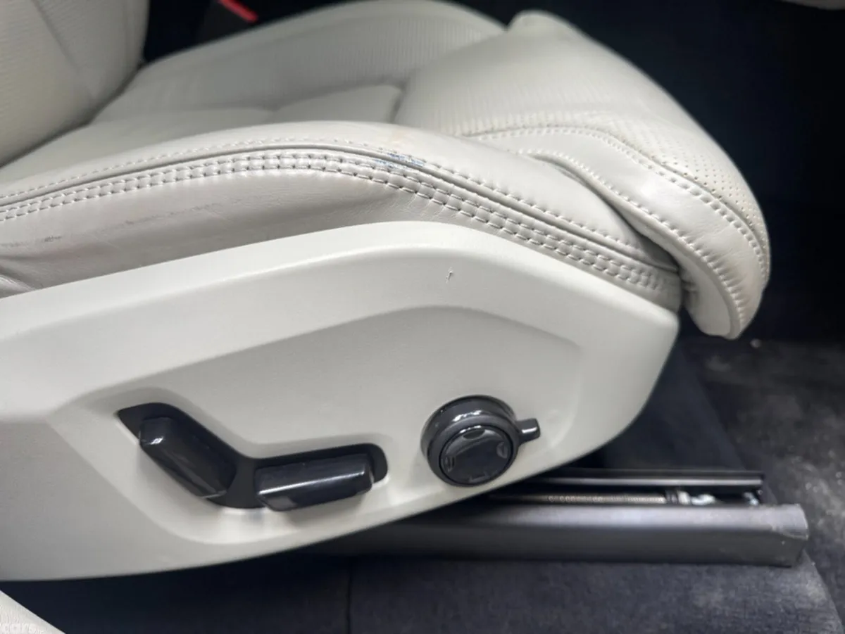 Volvo XC90 SUV, Petrol Plug-in Hybrid, 2023, White