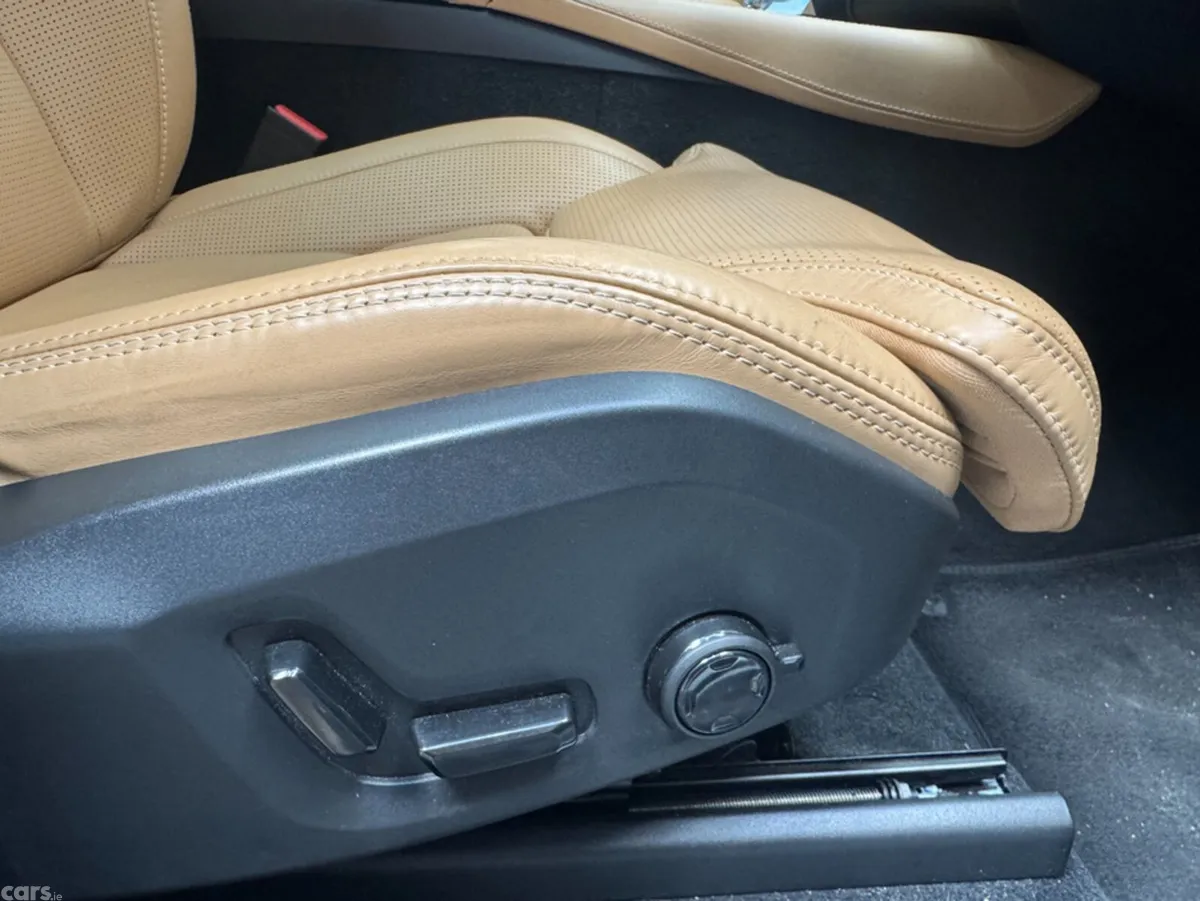 Volvo XC90 SUV, Petrol Hybrid, 2023, White