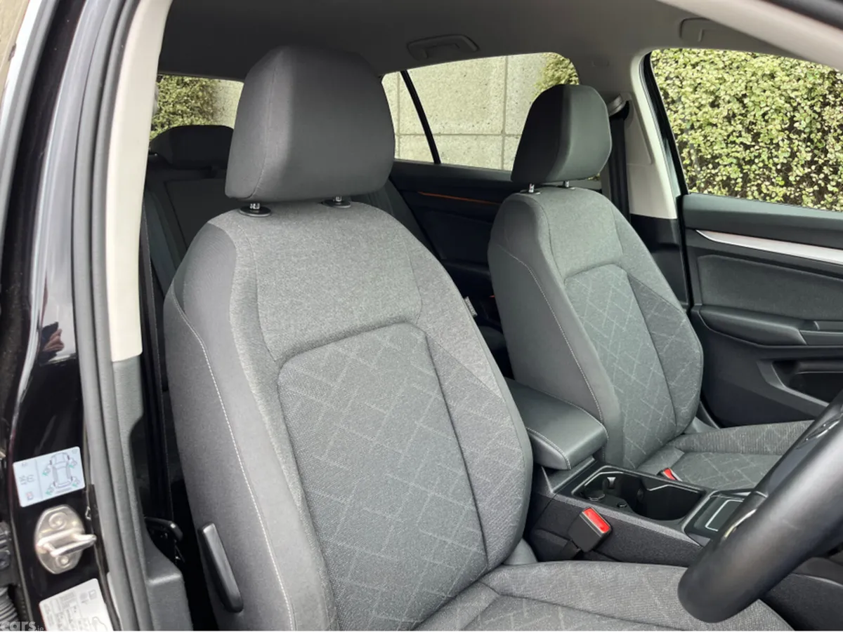 Volkswagen Golf Hatchback, Diesel, 2024, White