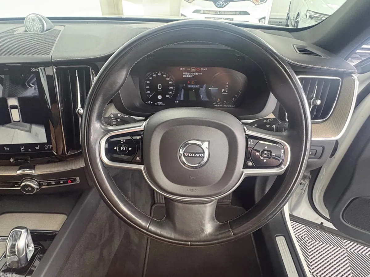 Volvo XC60 SUV, Petrol Plug-in Hybrid, 2017, White