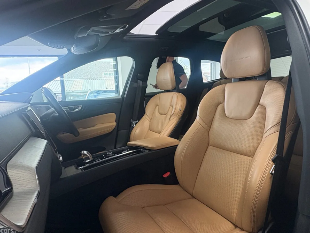 Volvo XC60 SUV, Petrol Plug-in Hybrid, 2017, White