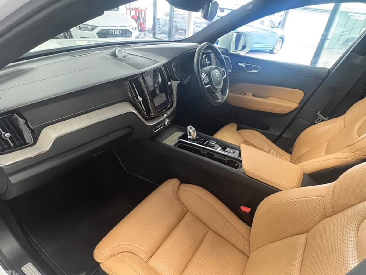 Volvo XC60 SUV, Petrol Plug-in Hybrid, 2017, White
