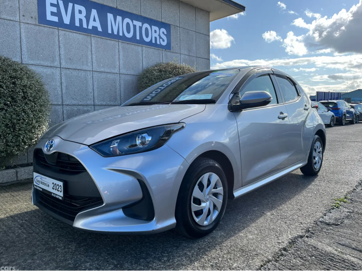 Toyota Yaris Hatchback, Petrol Hybrid, 2023, Silver