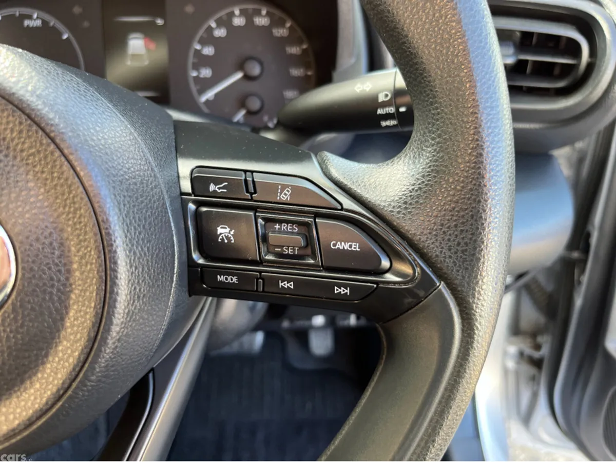 Toyota Yaris Hatchback, Petrol Hybrid, 2023, Silver