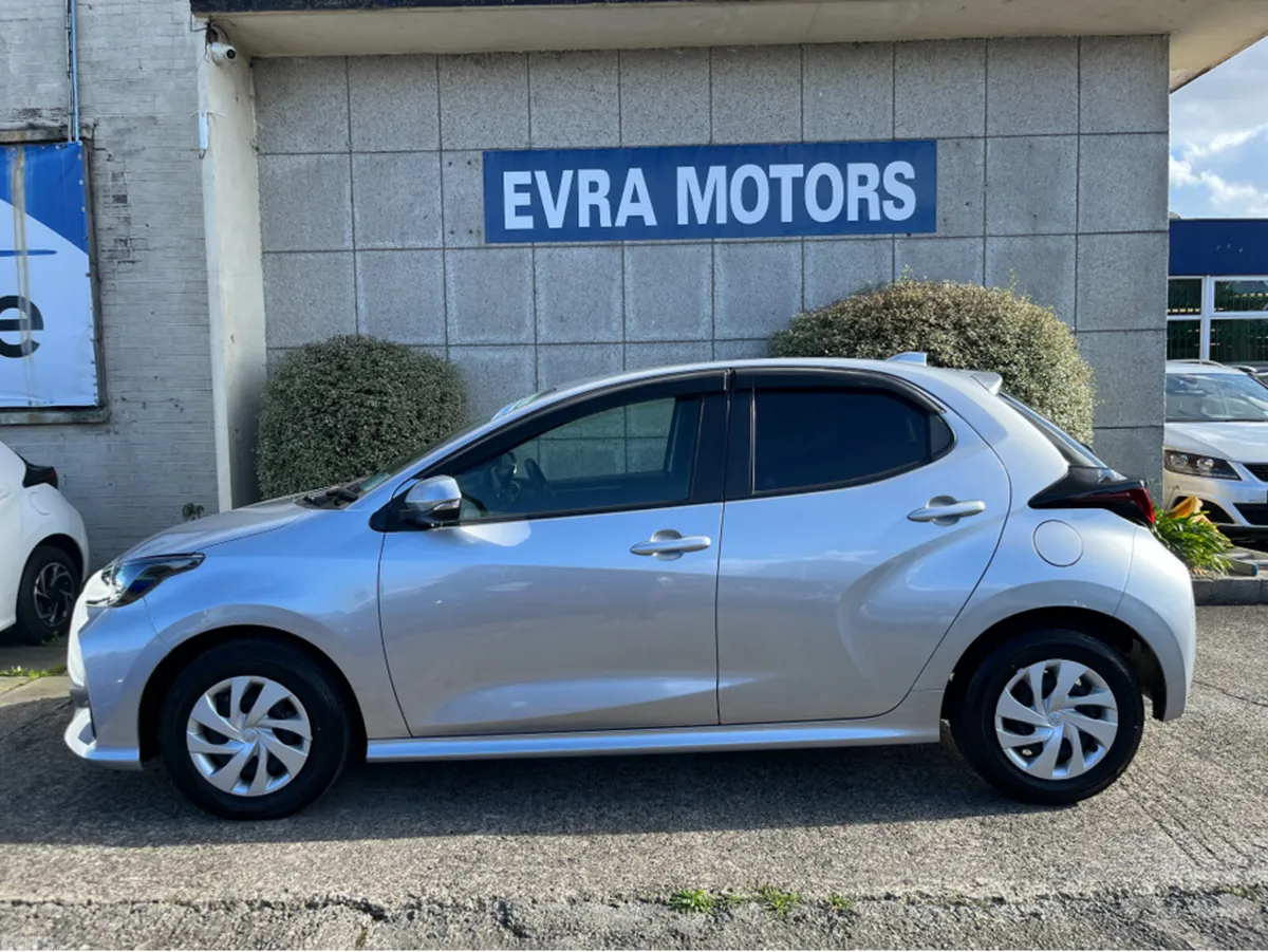 Toyota Yaris Hatchback, Petrol Hybrid, 2023, Silver