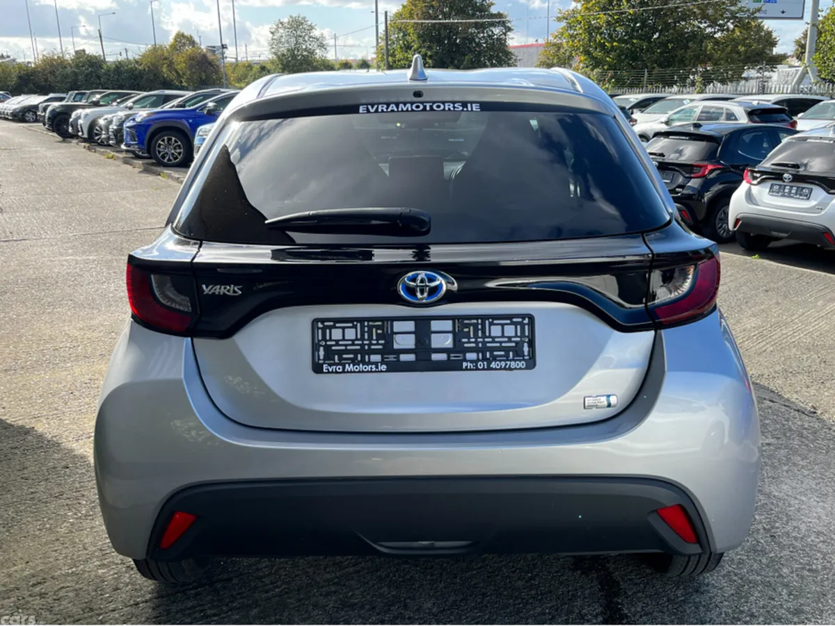 Toyota Yaris Hatchback, Petrol Hybrid, 2023, Silver