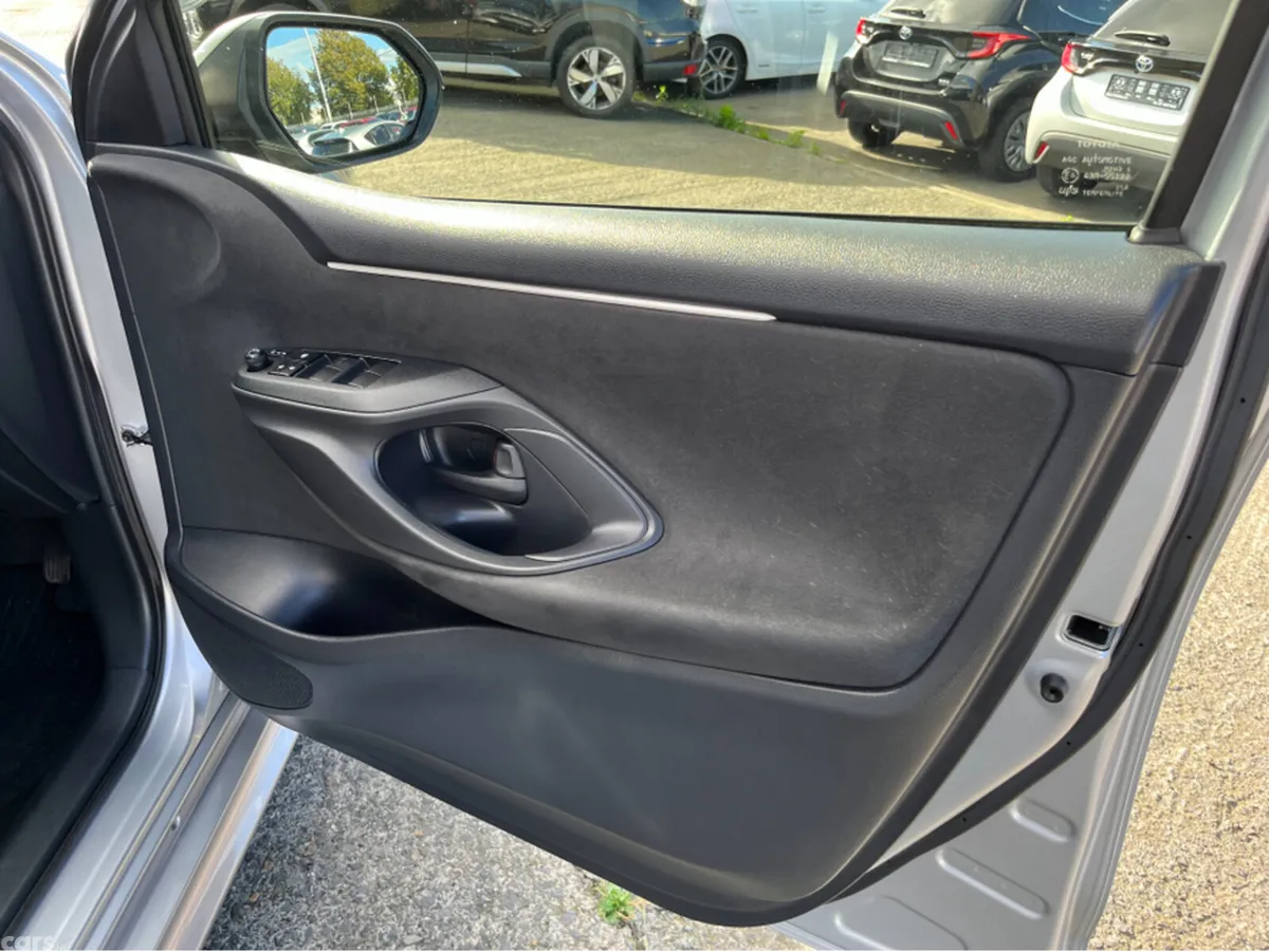 Toyota Yaris Hatchback, Petrol Hybrid, 2023, Silver