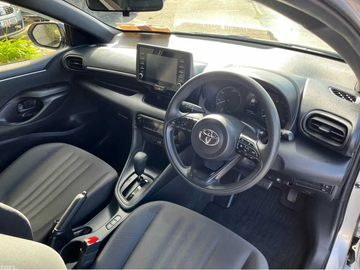 Toyota Yaris Hatchback, Petrol Hybrid, 2023, Silver