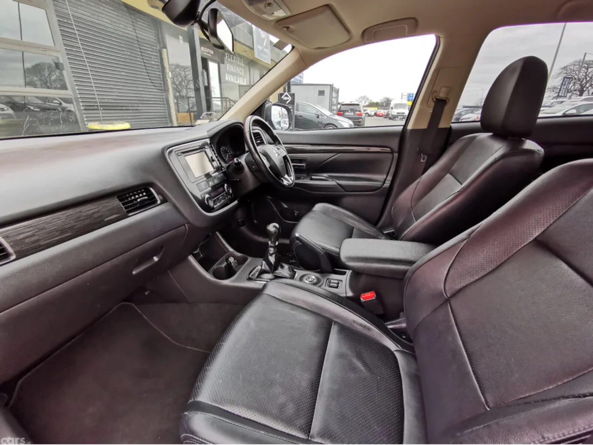Mitsubishi Outlander Estate, Diesel, 2016, Black