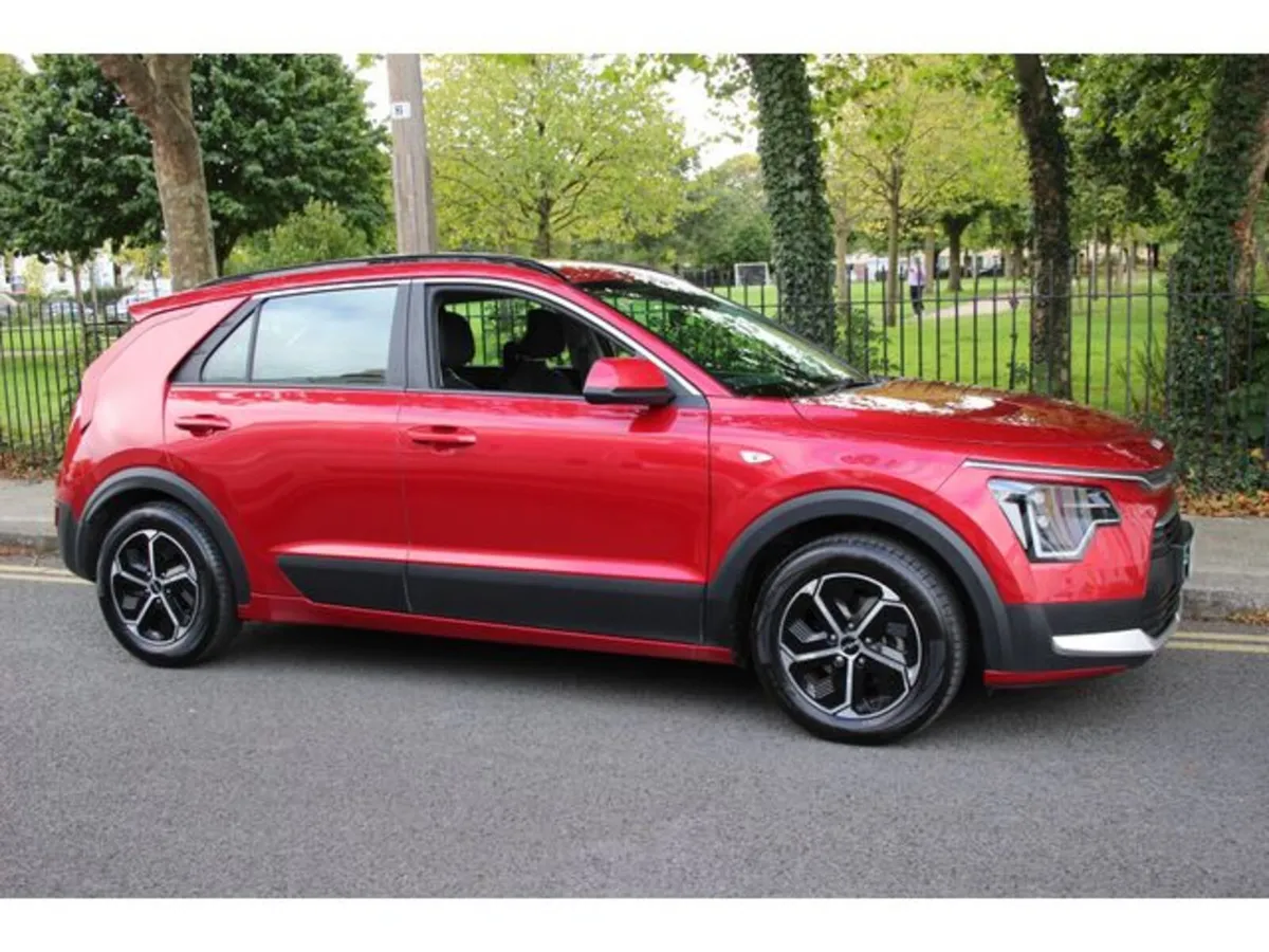 Kia Niro SUV, Petrol Hybrid, 2023, Red