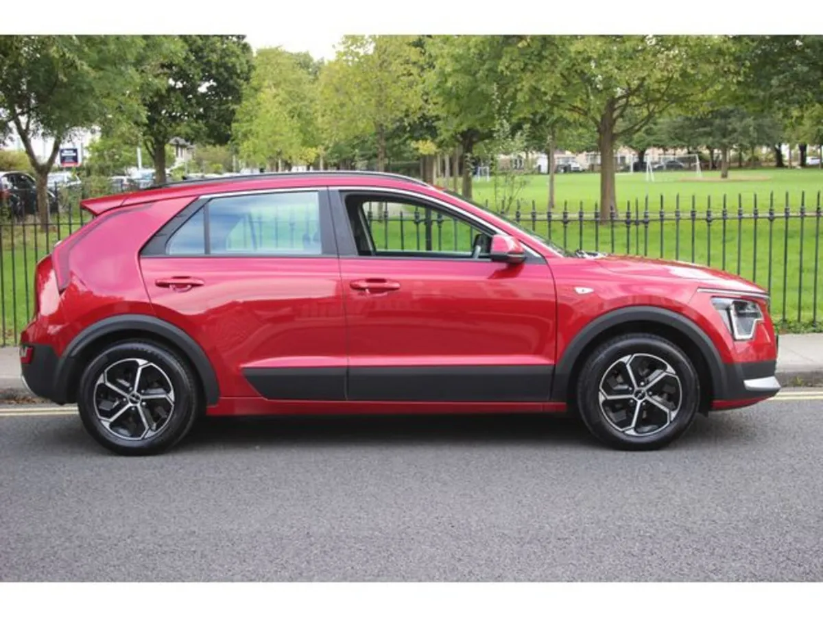 Kia Niro SUV, Petrol Hybrid, 2023, Red