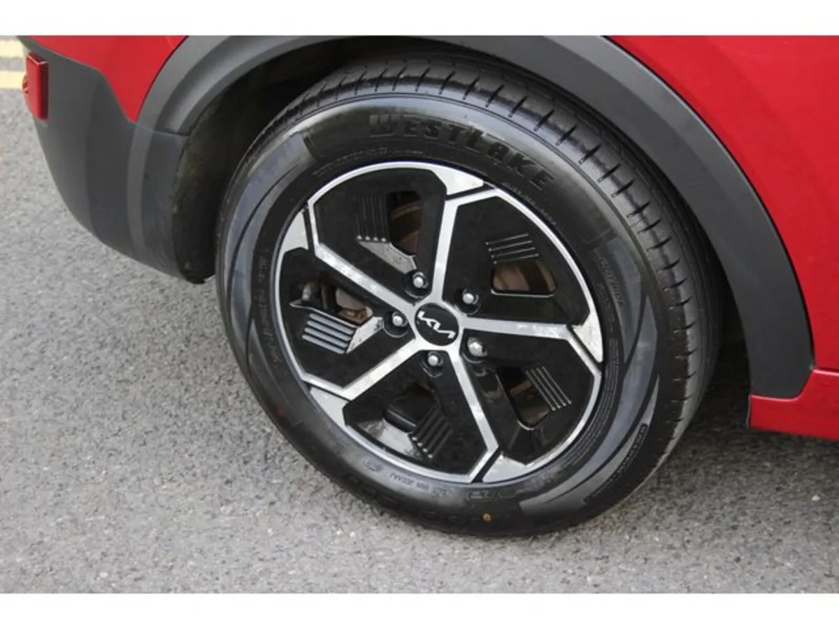 Kia Niro SUV, Petrol Hybrid, 2023, Red