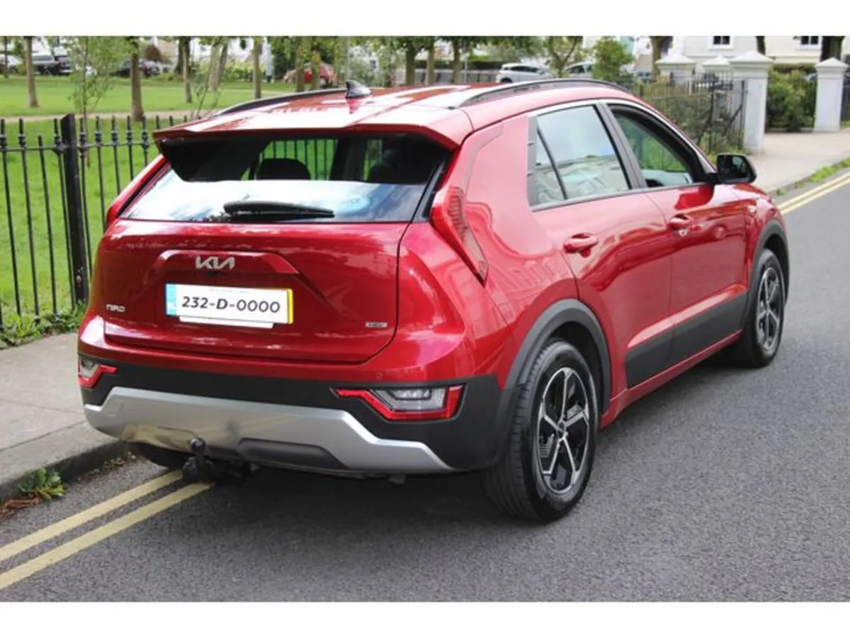 Kia Niro SUV, Petrol Hybrid, 2023, Red