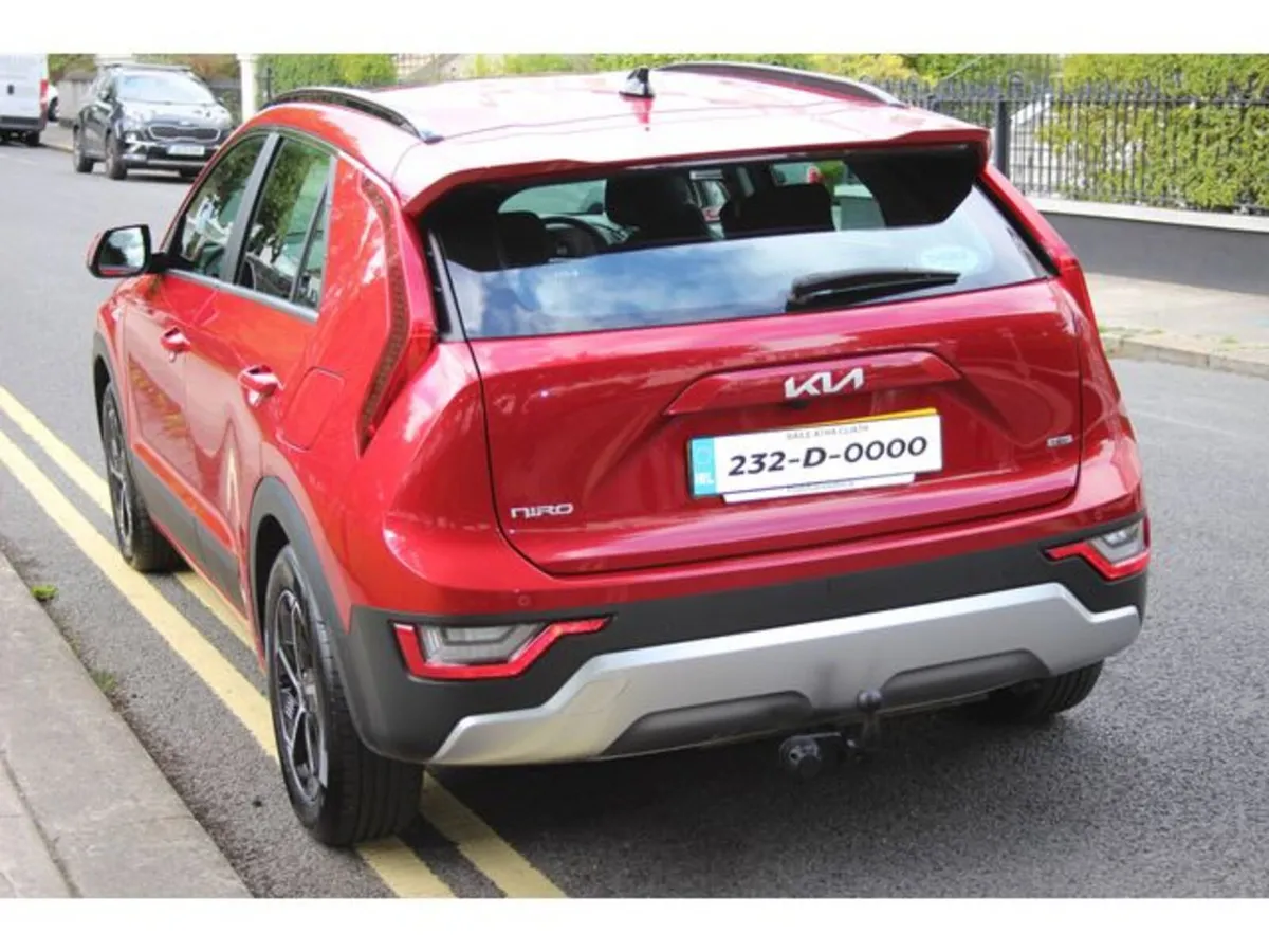 Kia Niro SUV, Petrol Hybrid, 2023, Red