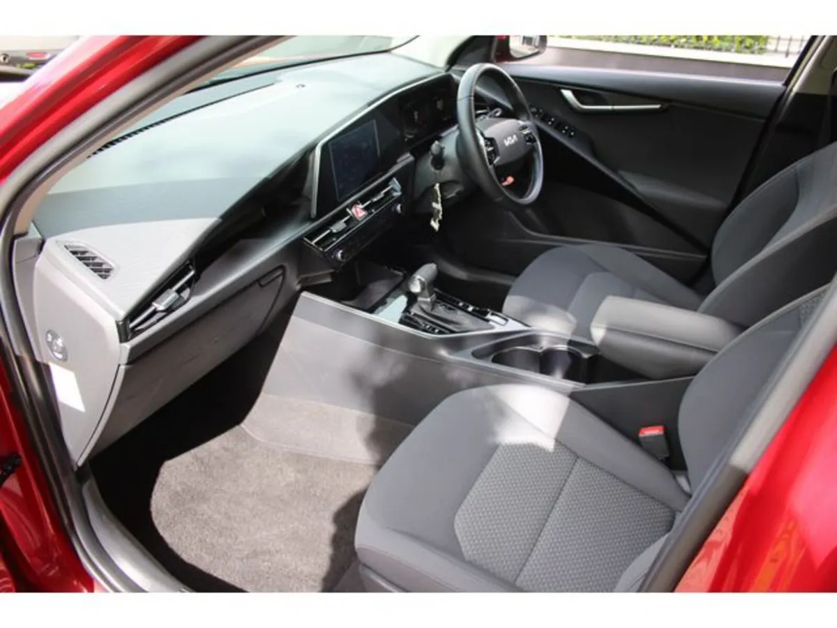 Kia Niro SUV, Petrol Hybrid, 2023, Red