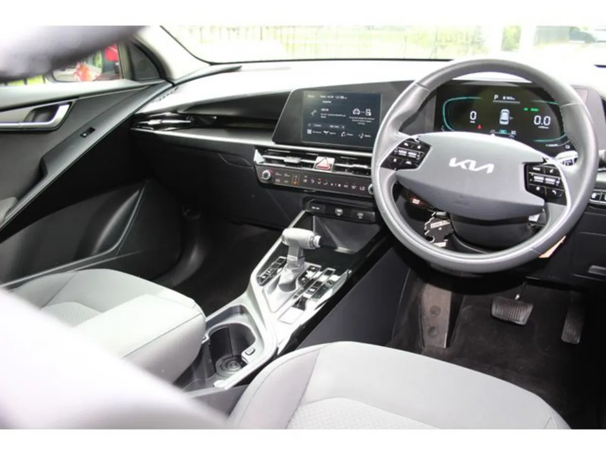 Kia Niro SUV, Petrol Hybrid, 2023, Red