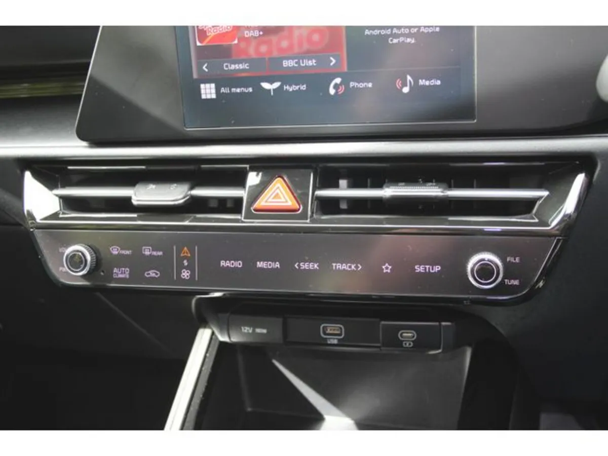 Kia Niro SUV, Petrol Hybrid, 2023, Red