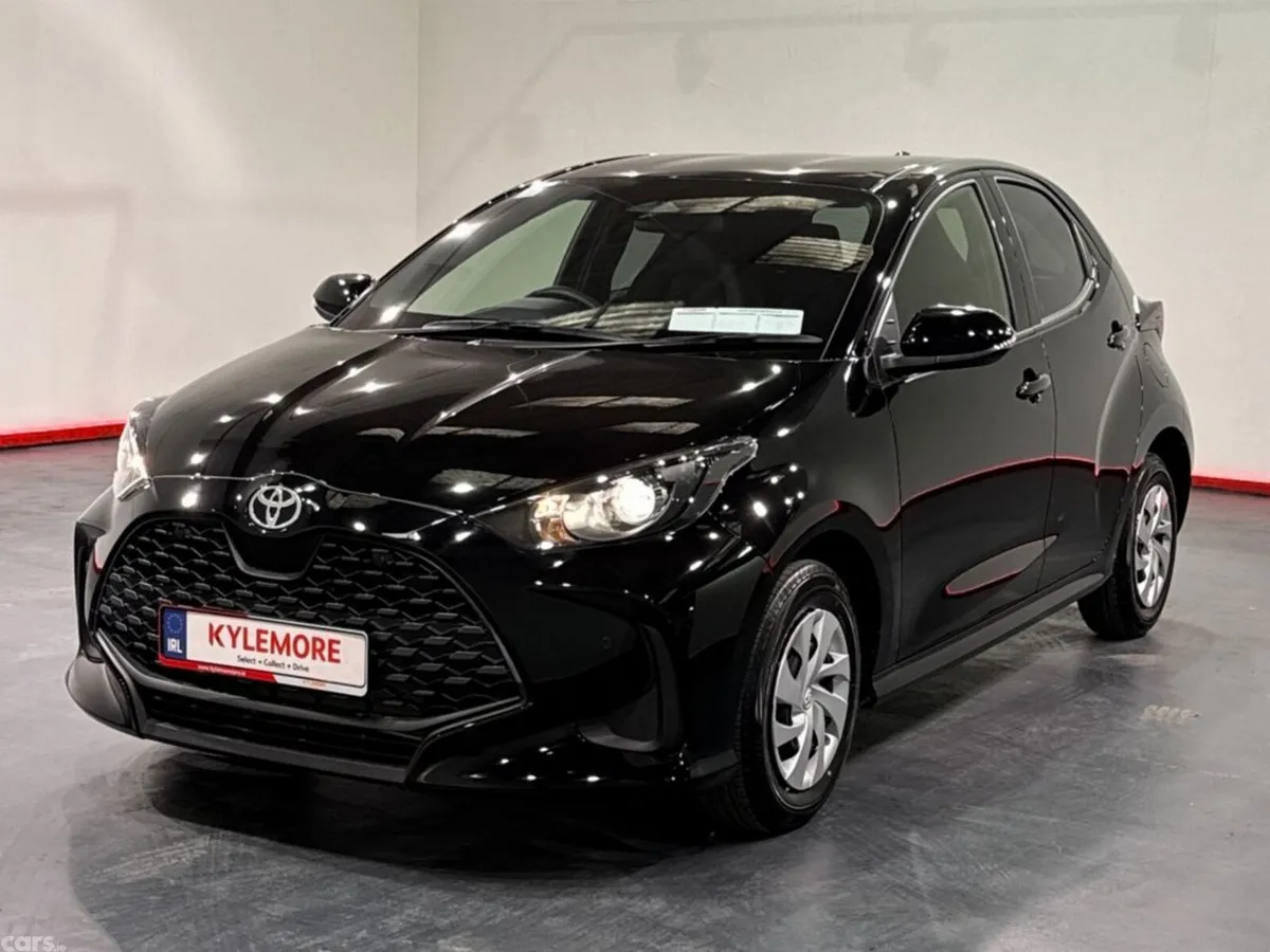 Toyota Yaris Hatchback, Petrol, 2025, Black