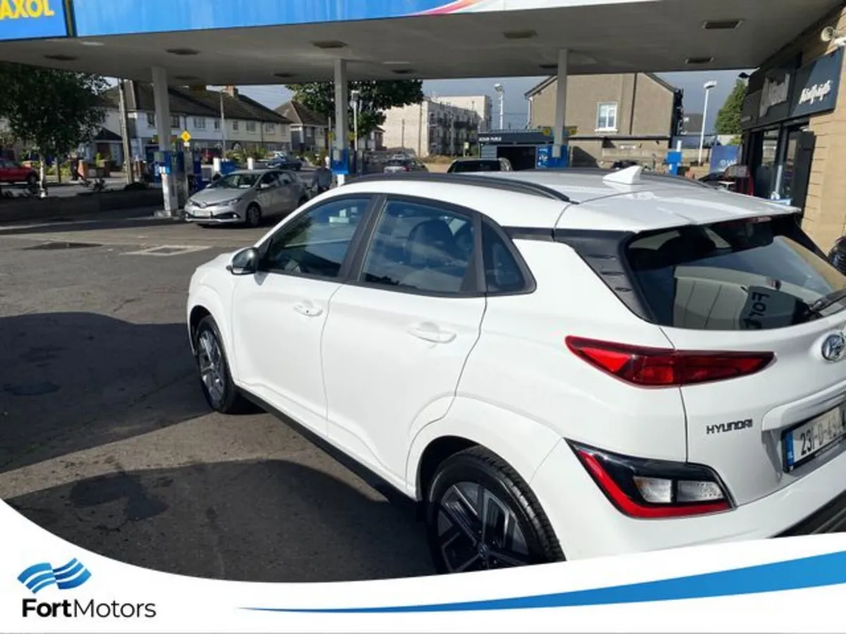 Hyundai KONA Hatchback, Electric, 2023, White