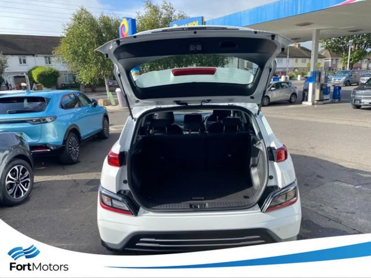Hyundai KONA Hatchback, Electric, 2023, White