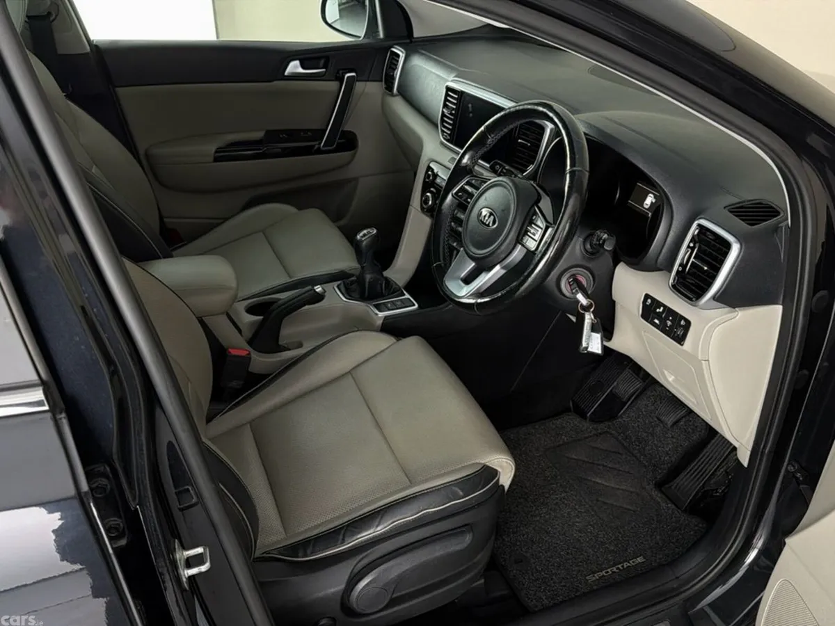 Kia Sportage SUV, Diesel Hybrid, 2022, Black