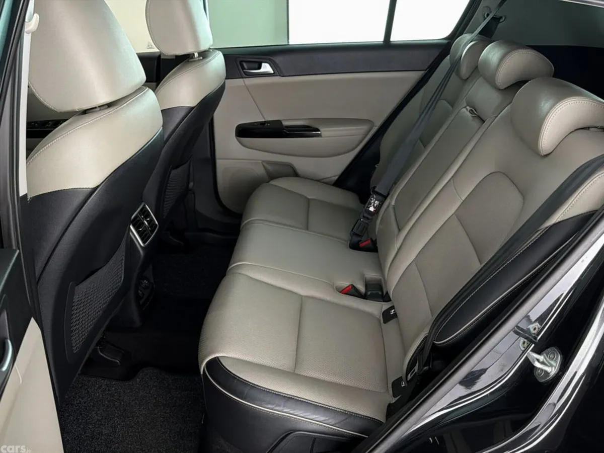 Kia Sportage SUV, Diesel Hybrid, 2022, Black