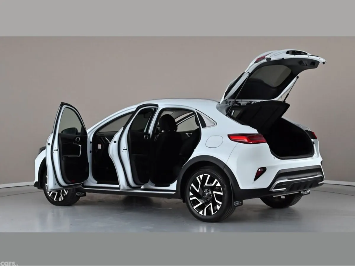 Kia XCeed Hatchback, Petrol Plug-in Hybrid, 2024, White