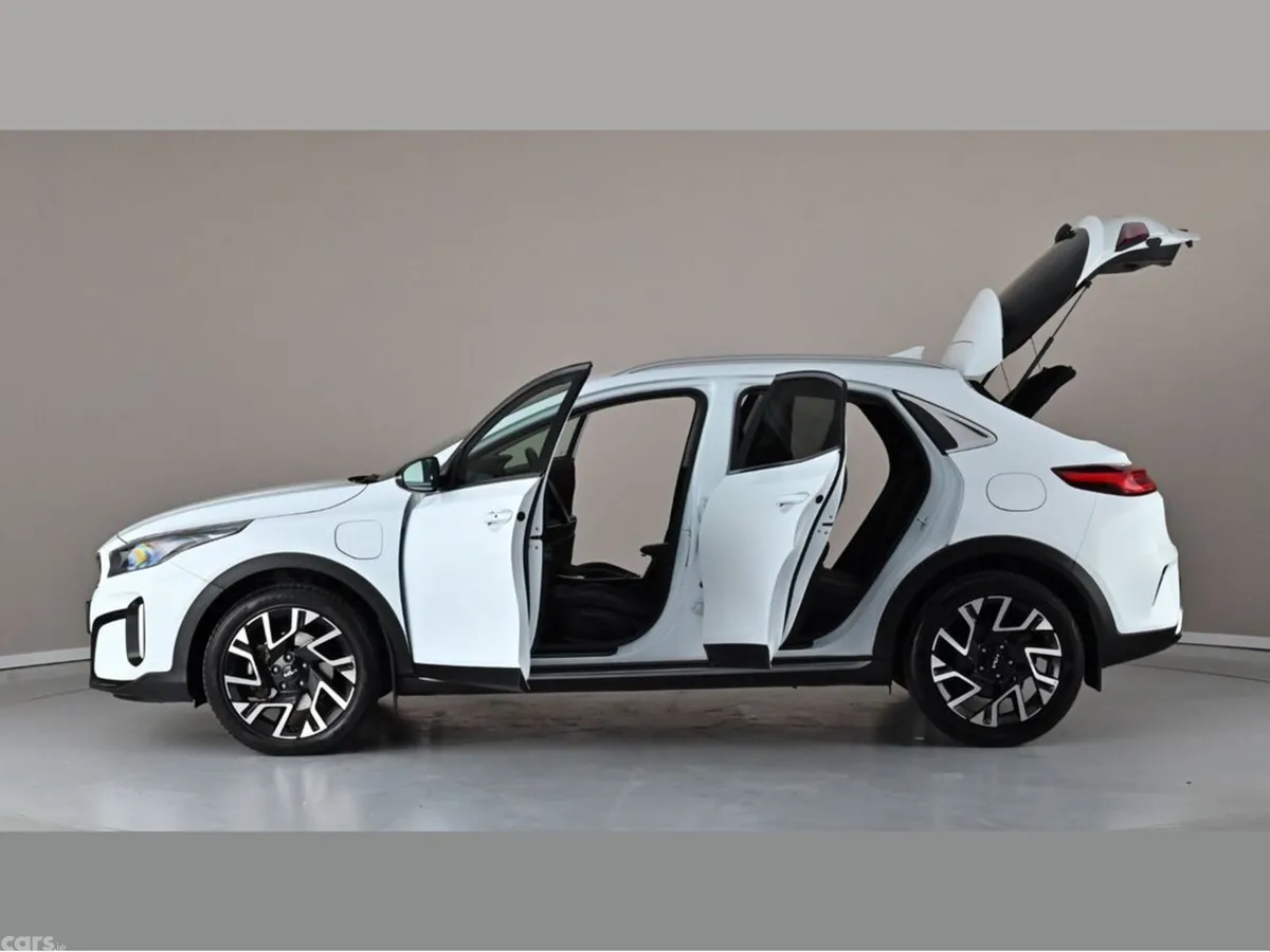 Kia XCeed Hatchback, Petrol Plug-in Hybrid, 2024, White