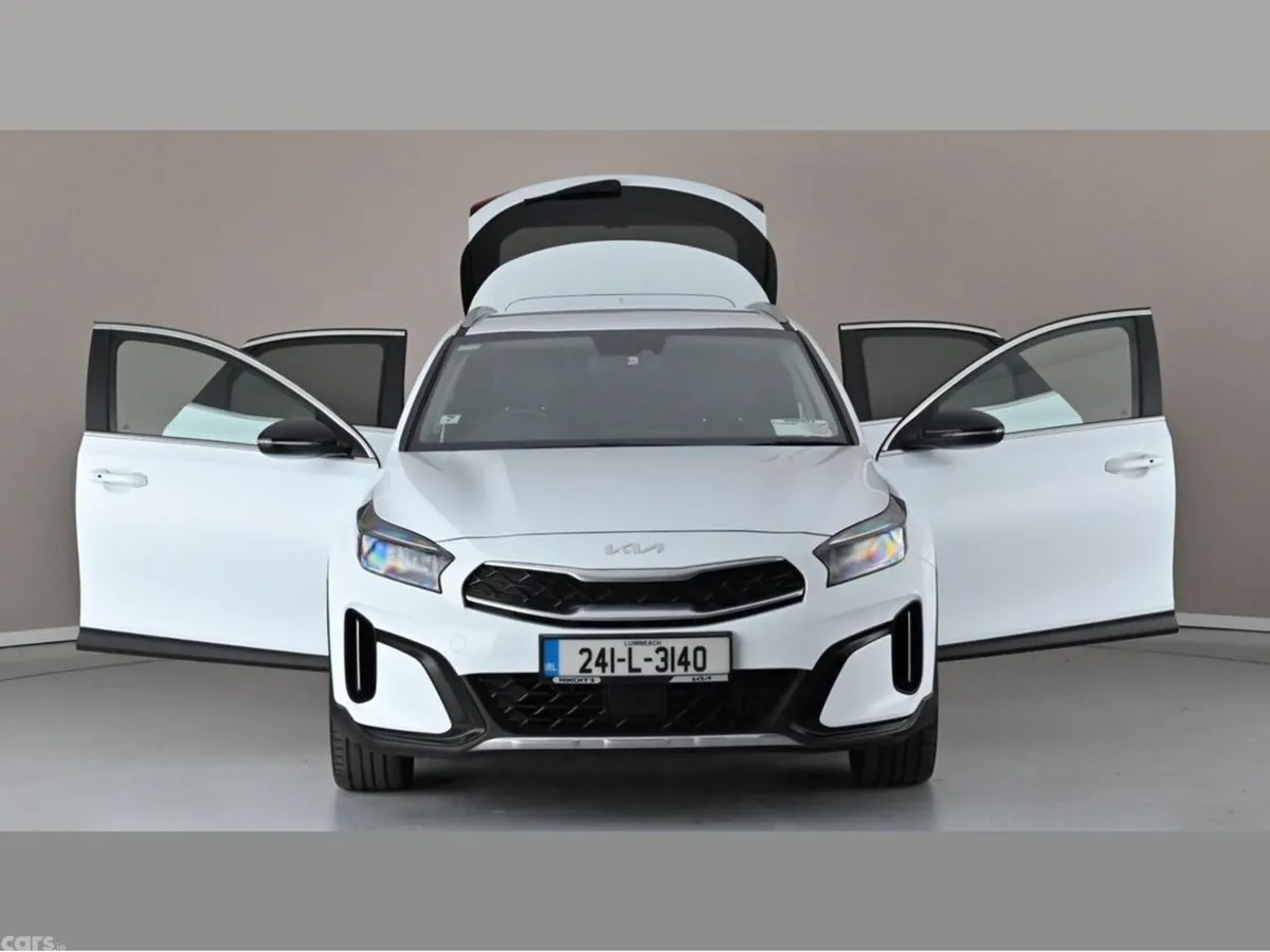 Kia XCeed Hatchback, Petrol Plug-in Hybrid, 2024, White