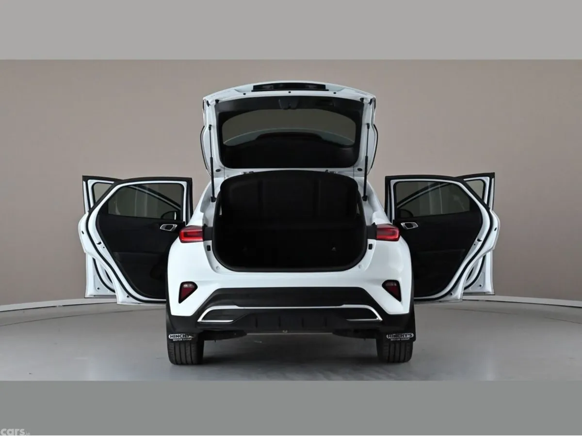 Kia XCeed Hatchback, Petrol Plug-in Hybrid, 2024, White