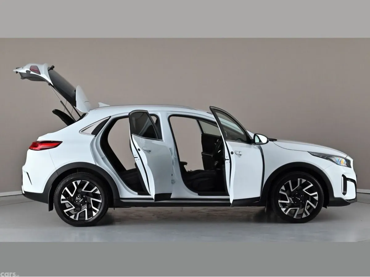 Kia XCeed Hatchback, Petrol Plug-in Hybrid, 2024, White