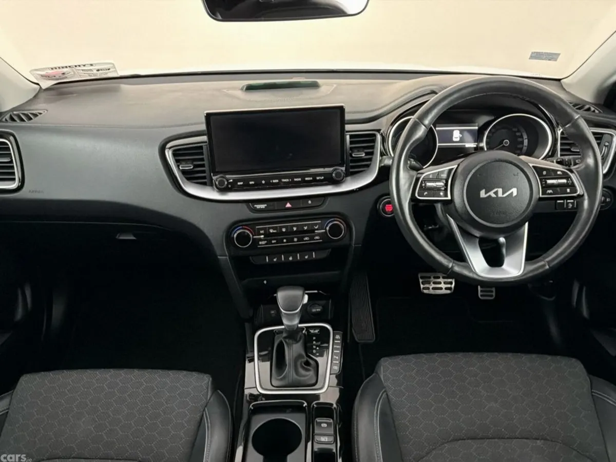 Kia XCeed Hatchback, Petrol Plug-in Hybrid, 2024, White
