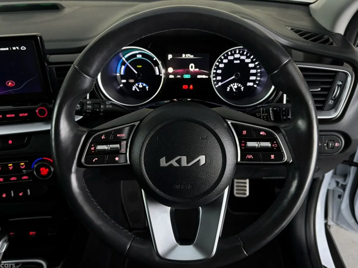 Kia XCeed Hatchback, Petrol Plug-in Hybrid, 2024, White