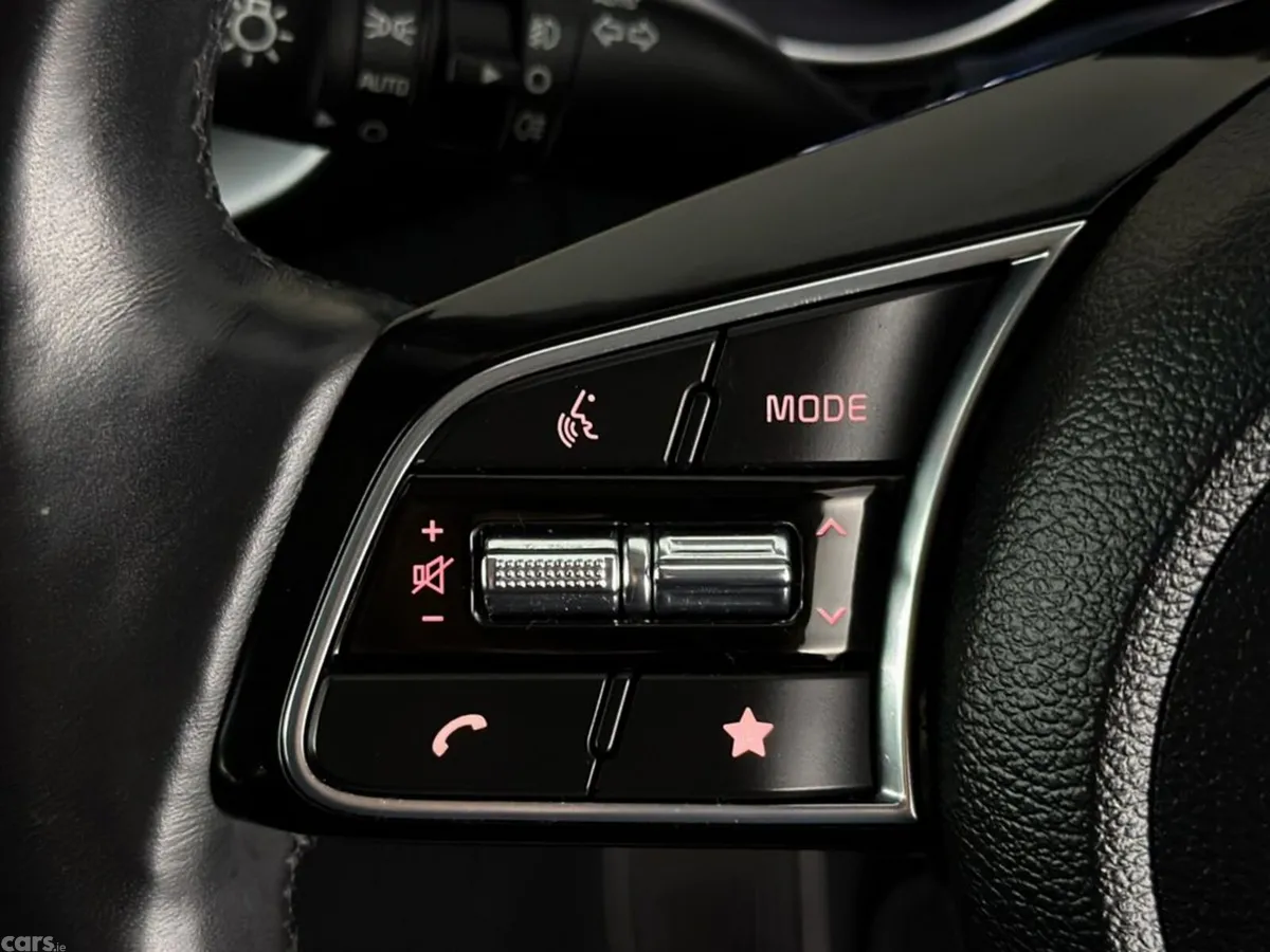 Kia XCeed Hatchback, Petrol Plug-in Hybrid, 2024, White