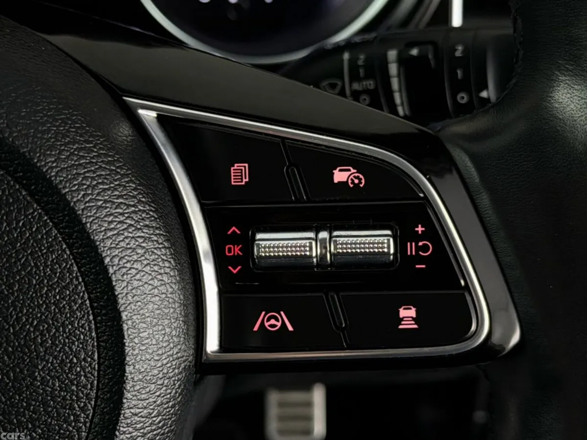 Kia XCeed Hatchback, Petrol Plug-in Hybrid, 2024, White
