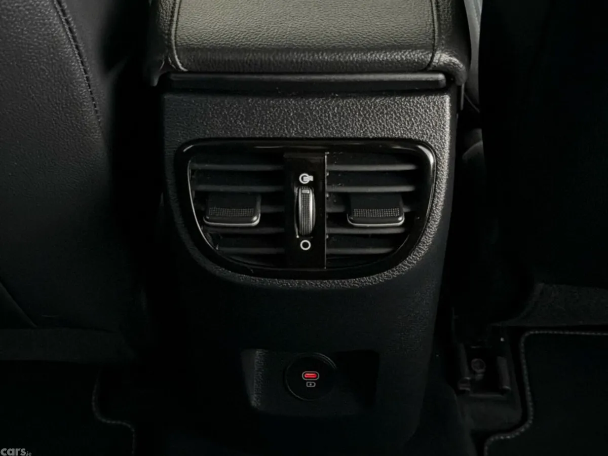 Kia XCeed Hatchback, Petrol Plug-in Hybrid, 2024, White