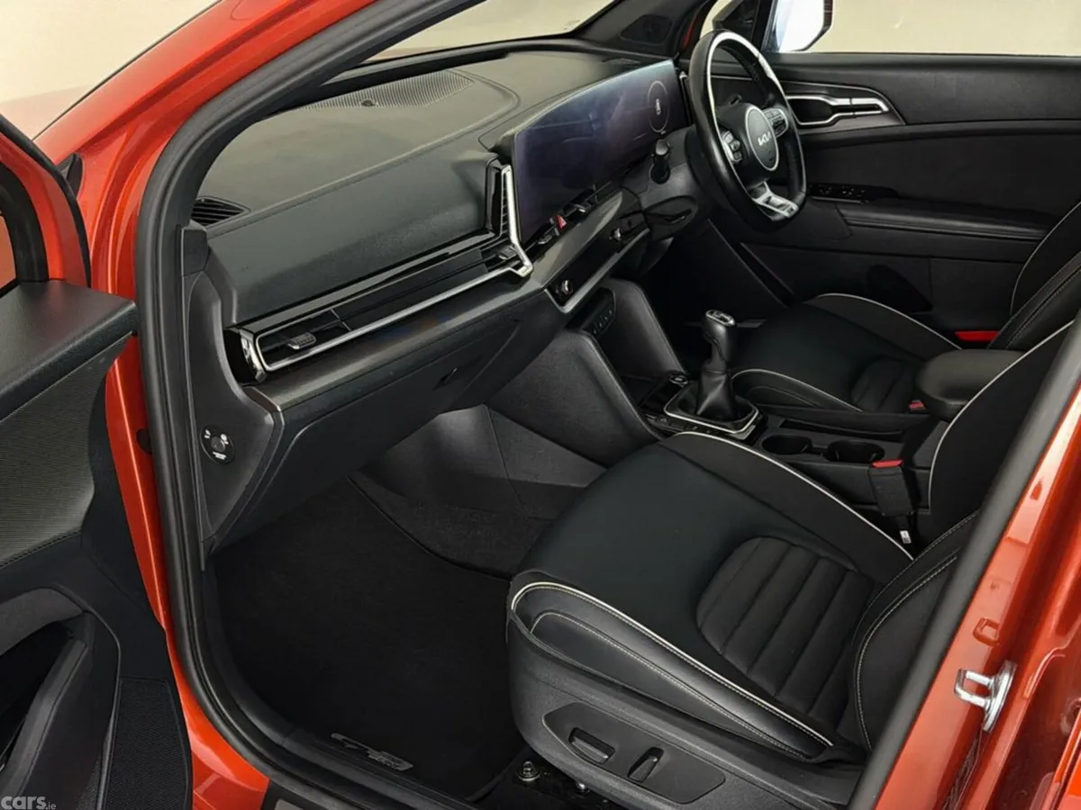 Kia Sportage SUV, Diesel Hybrid, 2024, Orange