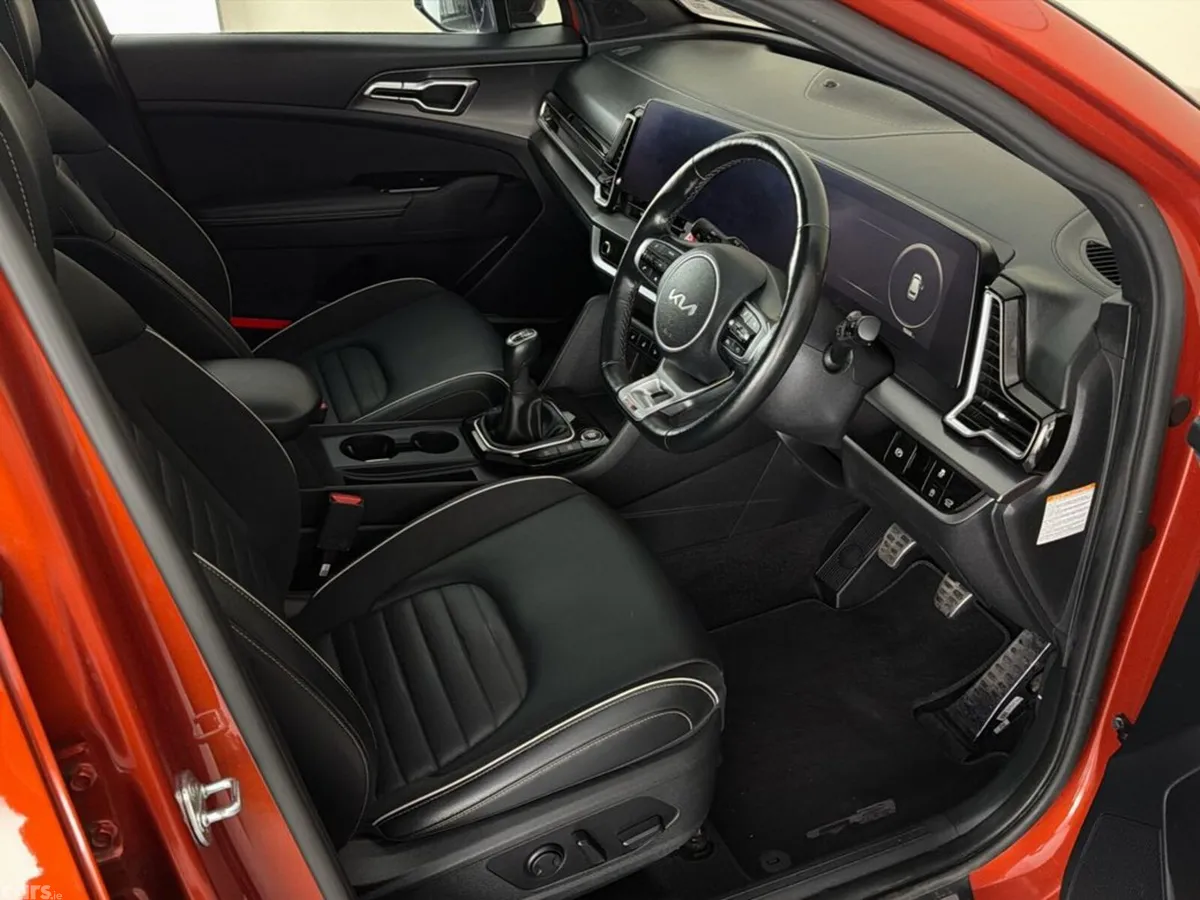 Kia Sportage SUV, Diesel Hybrid, 2024, Orange