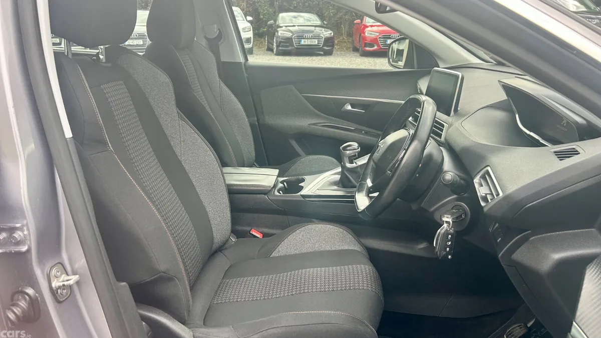 Peugeot 5008 MPV, Diesel, 2018, Grey