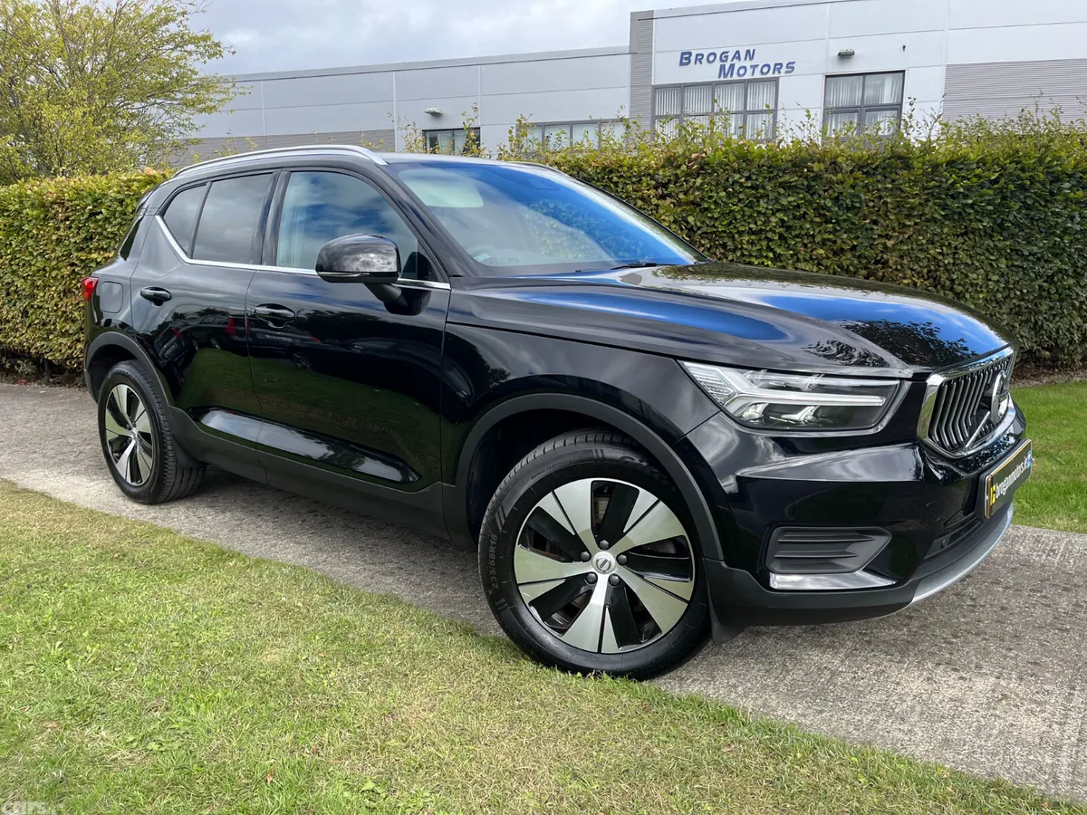Volvo XC40 SUV, Petrol Plug-in Hybrid, 2022, Black