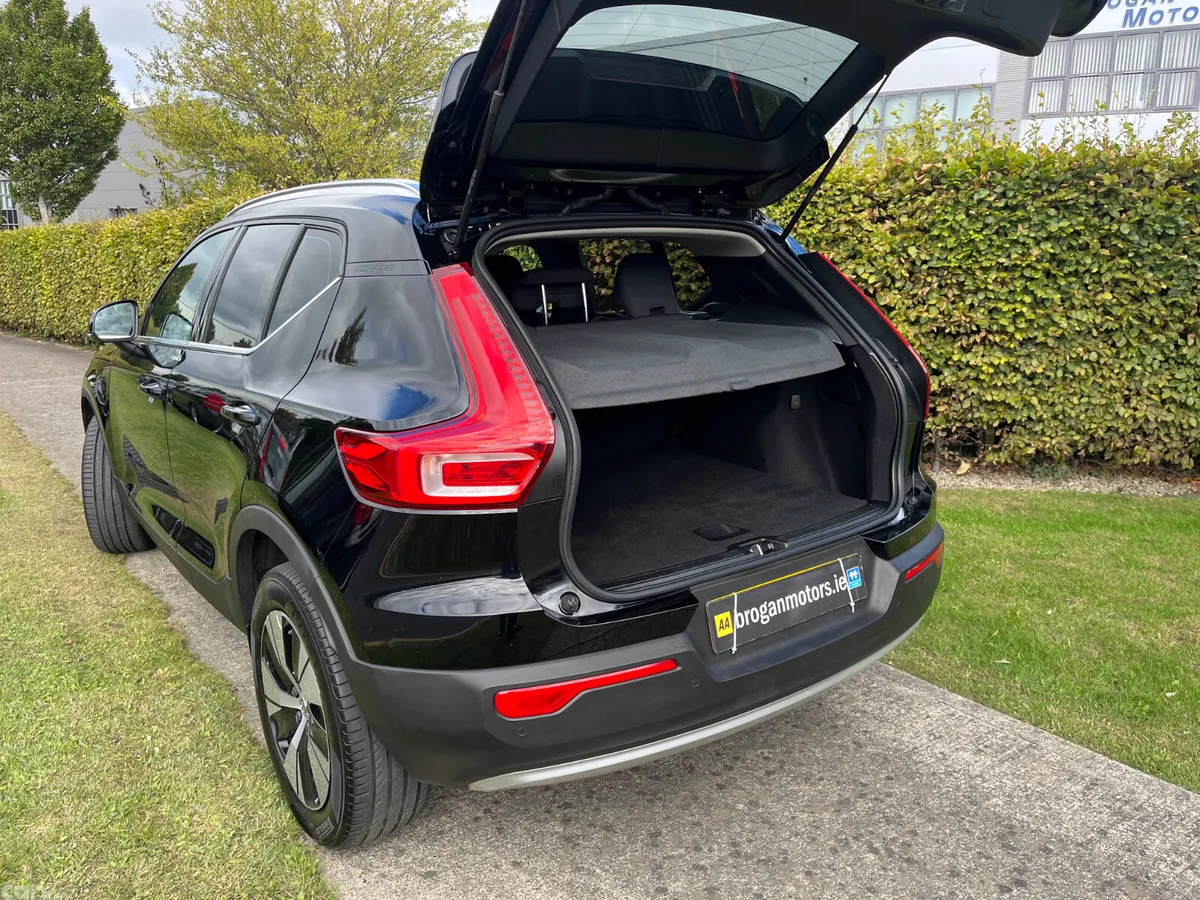 Volvo XC40 SUV, Petrol Plug-in Hybrid, 2022, Black