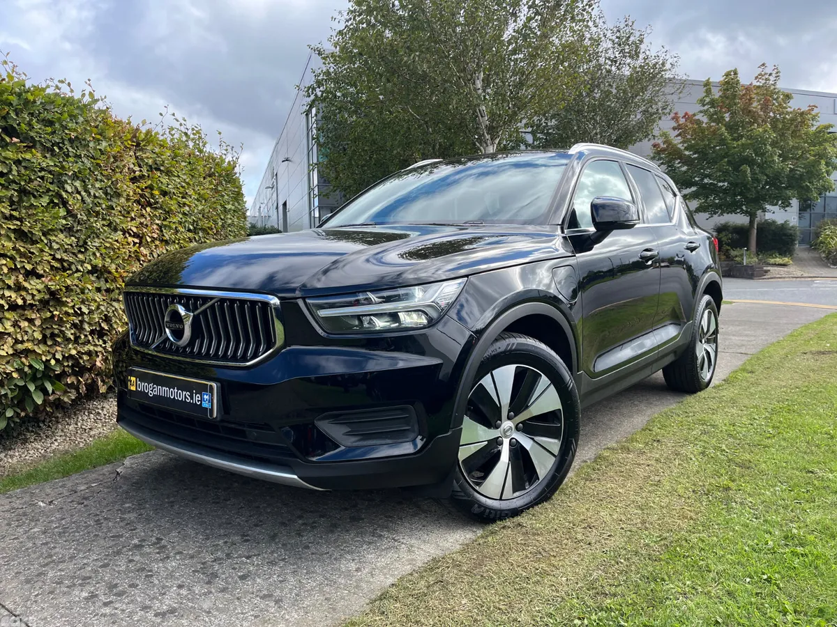 Volvo XC40 SUV, Petrol Plug-in Hybrid, 2022, Black