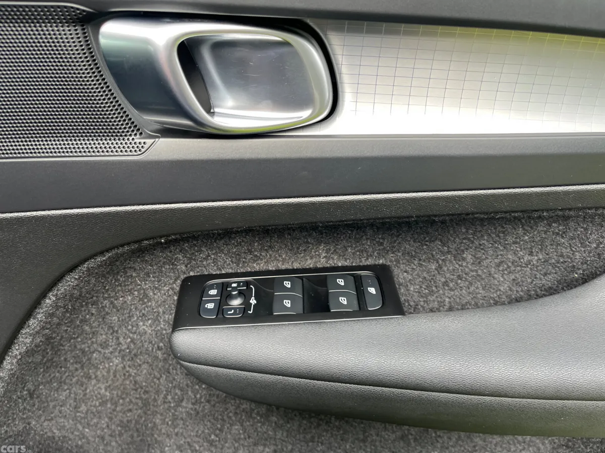 Volvo XC40 SUV, Petrol Plug-in Hybrid, 2022, Black