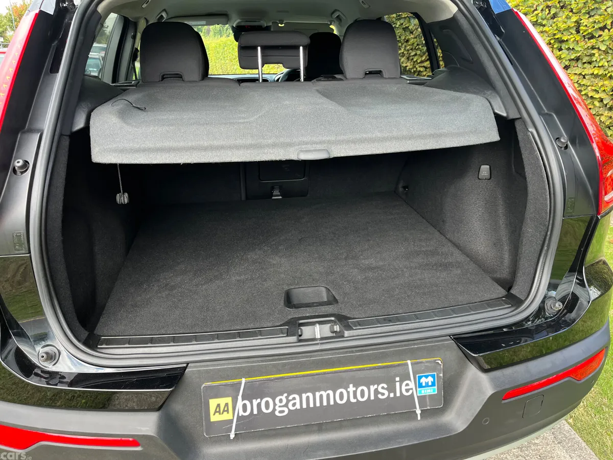 Volvo XC40 SUV, Petrol Plug-in Hybrid, 2022, Black