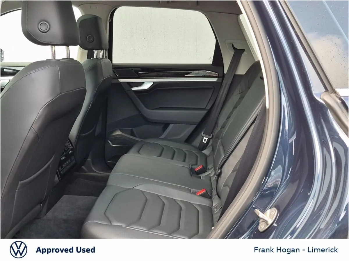 Volkswagen Touareg SUV, Petrol Plug-in Hybrid, 2024, Blue
