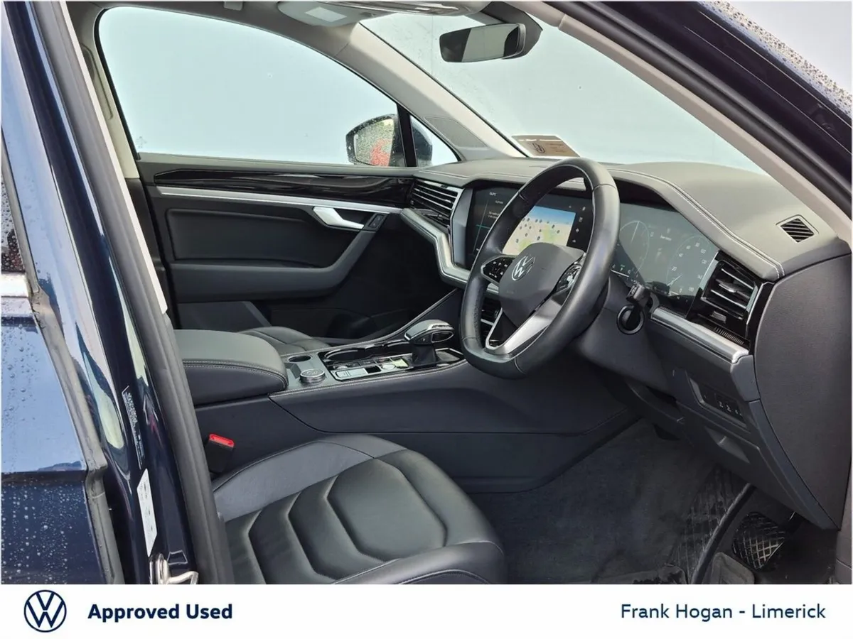 Volkswagen Touareg SUV, Petrol Plug-in Hybrid, 2024, Blue