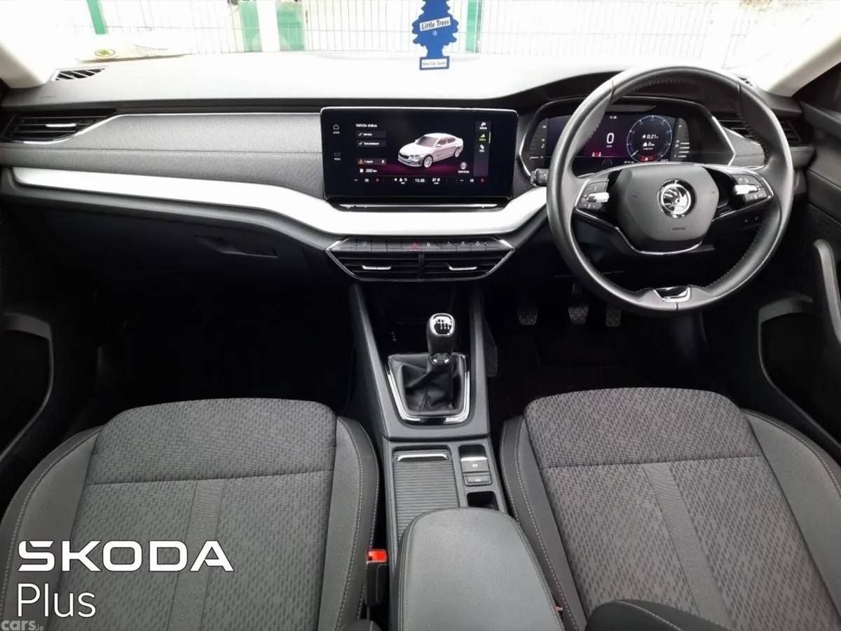 Skoda Octavia Saloon, Diesel, 2023, Blue